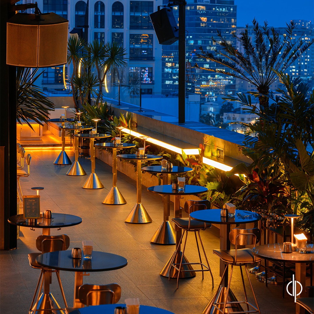 Zion Sky Lounge & Dining — góc dining rooftop 87A Hàm Nghi Quận 1